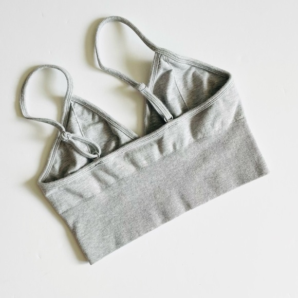 Alo yoga SMALL seamless Delight bralette in grey - Picture 3 of 5